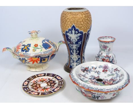 Early 20th Century Mason's tureen decorated with chrysanthemums, 19th/ early 20th Century Masons soap dish and vase, Doulton 