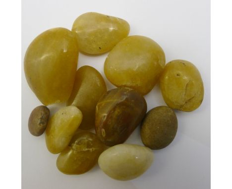 A quantity of pebbles, some possibly jade