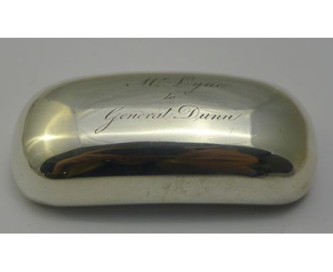 A Georgian silver snuff box