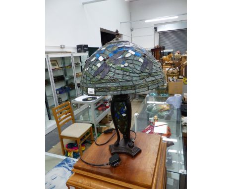 AN ART NOUVEAU STYLE TABLE LAMP