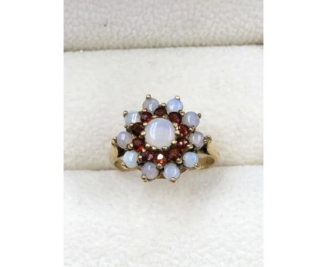 VINTAGE 9ct GOLD OPAL AND GARNET CLUSTER RING. FINGER SIZE L. 