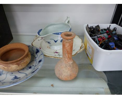 A CHINESE BLUE AND WHITE SHALLOW DISH, TERRACOTTA VESSELS, AND A  WORCESTER SAUCE BOAT. 