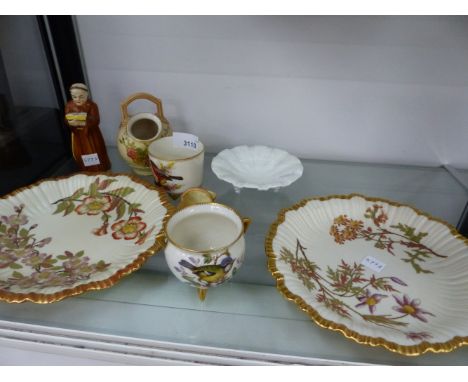 A QUANTITY OF ROYAL WORCESTER TO INCLUDE CANDLE SNUFFER, A PAIR OF BLUSH IVORY PLATES, TWO SMALL VASES AND A DISH. 