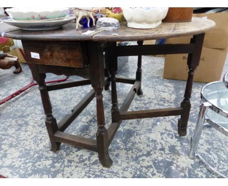 A GEORGE III OAK COTTAGE GATE LEG TABLE. 