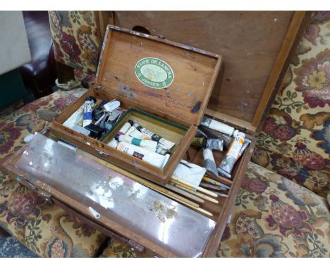 THREE VINTAGE ARTIST BOXES.