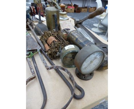 A VINTAGE SIEMANS BROTHER DIP CIRCLE, A SCHAFFER AND BUDENBERG PRESSURE GAUGE, TWO PYRENE EXTINGUISHERS, SHEEP SHEARS, CHAIN 