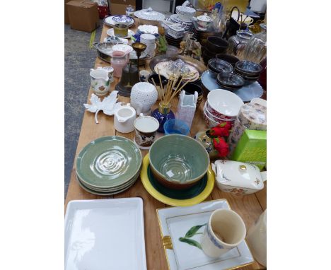 DECORATIVE KITCHEN WARES TO INCLUDE LUMINARC, ITALIAN BOWLS, MALVERN CERAMICS, ROYAL WORCESTER, POTTERY BOWLS, ETC. 