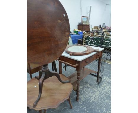 A VICTORIAN MAHOGANY WASH STAND, A MAHOGANY TRIPOD TABLE, LOW COFFEE TABLE AND A VICTORIAN BRASS TOP NURSERY FENDER. 