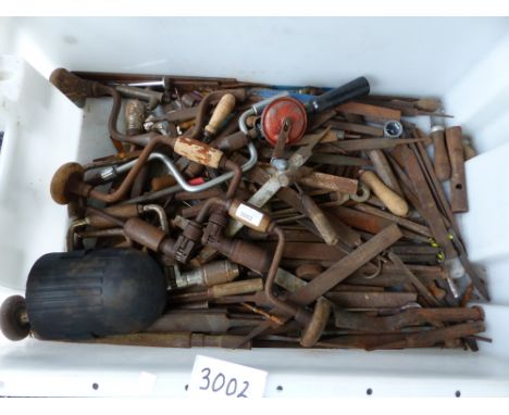 A COLLECTION OF VINTAGE HAND TOOLS.