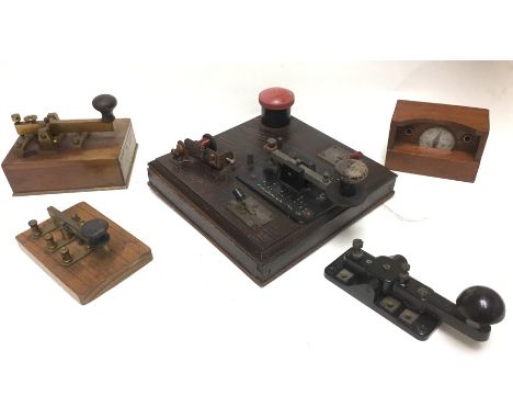 WW1 British Morse Keys in brass and wood. No markings. Along with a WW1 British Compass mounted in a wooden block 85mm x 56mm