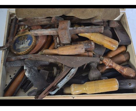 A collection of vintage wood working tools to include drill pieces, planes, chisels etc please see images.