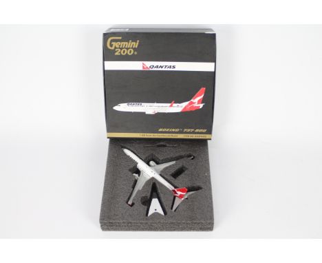 Diecast - a Gemini 200 Qantas aeroplane, Boeing 737 - 800 # G2QFA092, model appears to be in excellent condition in original 