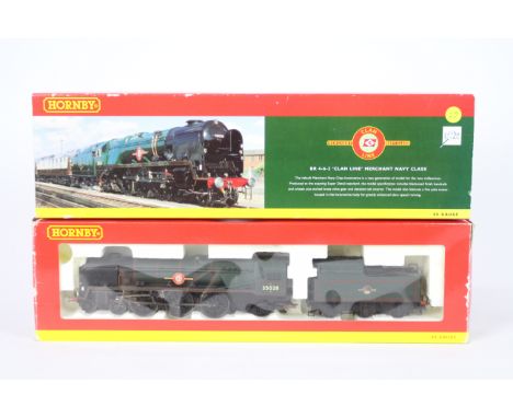 Hornby - a super detail 00 gauge model 4-6-2 steam locomotive with tender, op no 35028 Clan Line Merchant Navy Class # R2169,