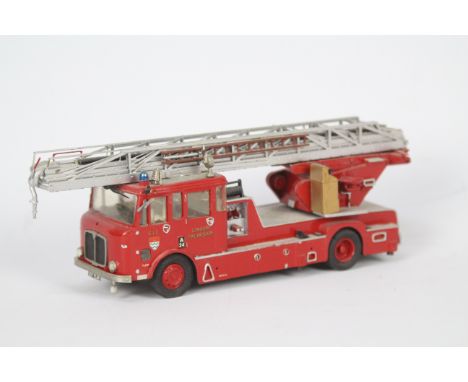 Fire Brigade Models - A built kit model AEC Merryweather 100 foot Turntable Ladder Fire Engine in 1:48 scale in London Fire B
