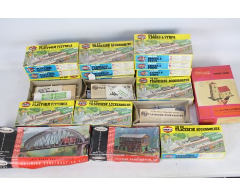 Airfix - 17 boxed OO gauge accessory model kits, 4 sets of Platform Fittings # 03607-4, a Water Tower # 03605-8, 3 Kiosks &am