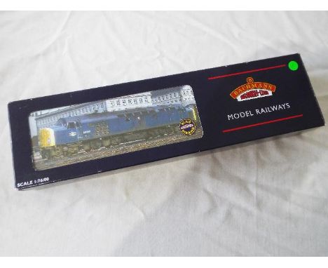 Bachmann Blue Riband - an OO gauge class 40 split head diesel electric locomotive, op no D325, BR green livery, # 32-477, app