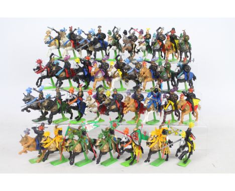 Britains - Deetail - A collection of 35 Mounted Knights, some made in England, some made in China. They all show light signs 