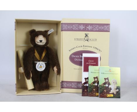 Steiff Club - Dicky Brown Bear 1935. A limited edition replica of a classic Steiff piece. Includes scroll certificate in ribb