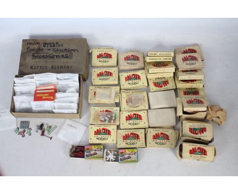 Wardie - Master Models - 26 boxed OO scale accessories and 26 loose bagged items including Coal Office # 45, Station Name and