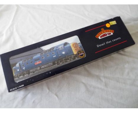 Bachmann Blue Riband - an OO gauge class 55 Deltic diesel electric locomotive, op no D9004, 'Queens Own Highlander' BR green 