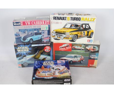 Revell, Tamiya, Hasbro, ERTL, Votex - 4 boxed model and 1 x boxed set - Lot includes a 1:25 #7151 VW Cabriolet, a 1:48 Star W