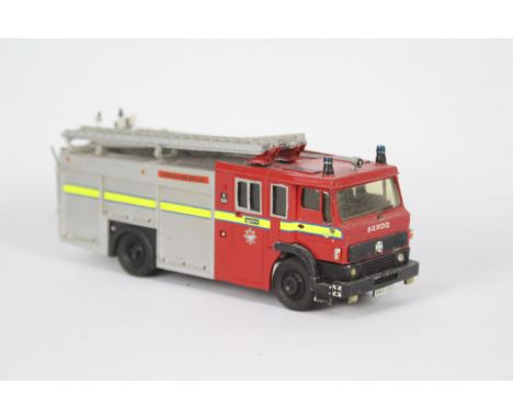 Fire Brigade Models - A built kit model Renault Dodge Saxon G13 Fire Engine in 1:48 scale in London Fire Brigade livery proba