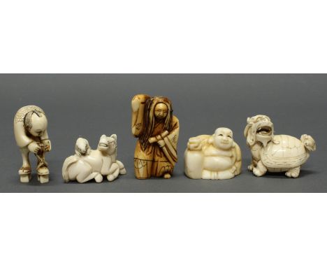 5 Netsuke, Japan, Anfang 20. Jh., Elfenbein, geschnitzt: Hotei mit Sack, Pferd mit Maus, Bauer, Tänzer, Minogame, ca. 2.8-5.2