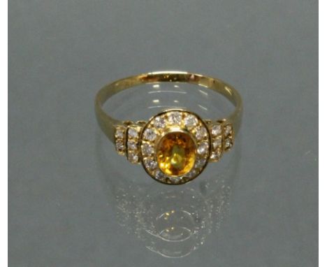Ring, GG 585, oval facettierter Citrin, 22 Brillanten zus. ca. 0.44 ct., 2 g, RM 18.5