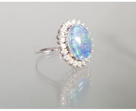 Ring, WG 585, Opal-Triplette, 22 Besatz-Diamanten, 4 g, RM 17