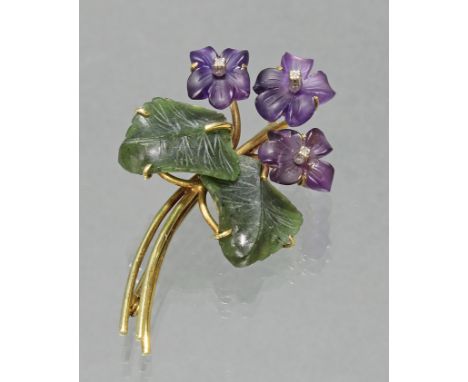 Brosche, 'Veilchen', WG/GG 585, Nephrit, Amethyst, kleine Diamanten, 9 g, minimale Chips