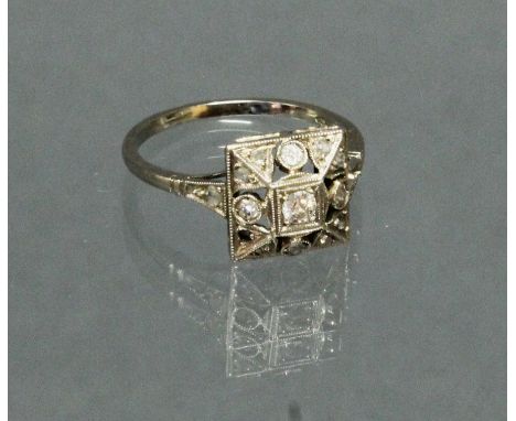 Ring, Art Deco, um 1930, WG 585, 1 Diamant ca. 0.06 ct., Altschliff, 13 Besatz-Diamanten (einer fehlt), 1 g, RM 16