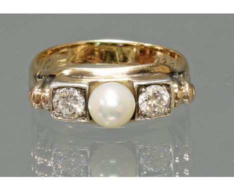 Ring, 1940er Jahre, GG 585, 2 Diamanten, Altschliff, 1 Akoya-Zuchtperle ø ca. 5 mm, 4 g, RM 18