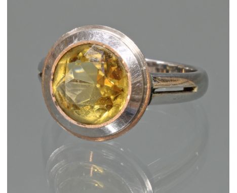Ring, WG 750, 1 runder facettierter Citrin, 4 g, RM 18