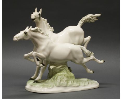 Porzellangruppe, "Galoppierende Pferde", Hutschenreuther, Selb, Germany, Kunstabteilung, polychrom, 28.8 cm hoch, Modellentwu