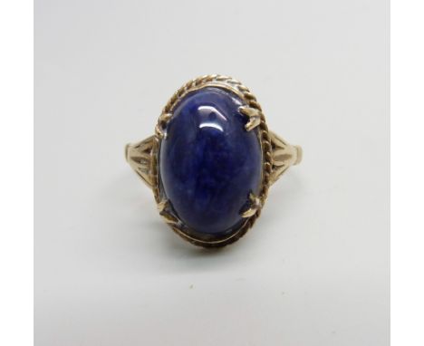 A 9ct gold and blue cabochon stone set ring, 3.2g, Q 