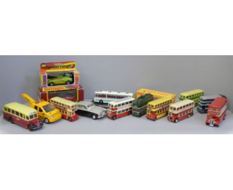 Die-cast model buses and coaches, etc. (15) 