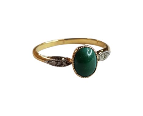 9 CARAT GOLD VINTAGE DIAMOND AND JADE RING 
