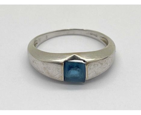 A 9ct White Gold Stone Set Ring, square collet set to centre between tapering band (finger size P) (2.2grams).