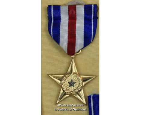 *American silver star medal with ribbon and lapel pin, in original box