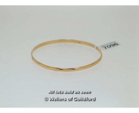 22ct fixed gold bangle, weight 11.9 grams