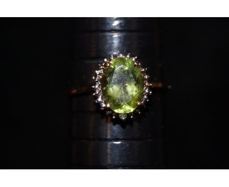 9 ct Gold ring set with green stone Size O