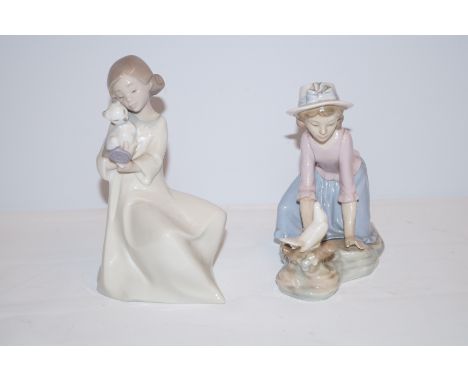 2 Nao figures of young ladies Height 19cm