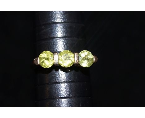 9ct Gold peridot ring with coa Size O