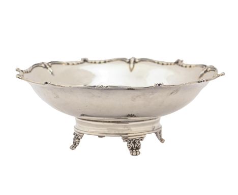 A George V silver fruit bowl, with applied rim, on four paw feet, 24cm diam, marks rubbed, Birmingham 1930, 15ozs 15dwts  Lig