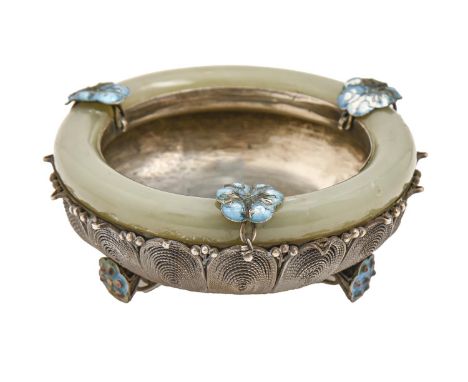 A South East Asian silver filigree enamel and Chinese green stone ashtray, early 20th c, 85mm diam, marked SILVER, 4ozs 15dwt