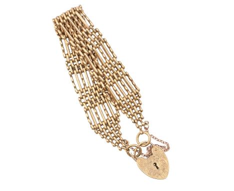 A 9ct gold gate bracelet and padlock, 16cm, London 1971, 30g  Good condition