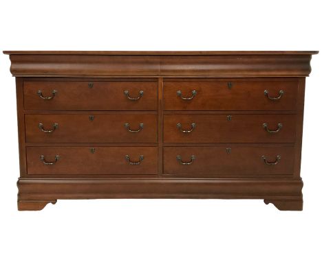 Walnut finish eight-drawer chest, two frieze drawers over six long drawers, on bracket feetDimensions: Height:&nbsp;92cm&nbsp