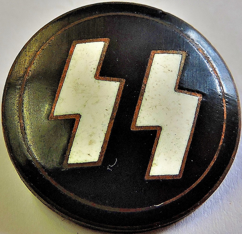 German WWII Waffen SS Lapel pin, makers mark 'RZM' M1/128 Ges Gesch.