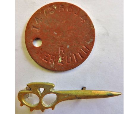British WWII Commando Cap badge and I.D. Badge to 14735614 R Meredith. 