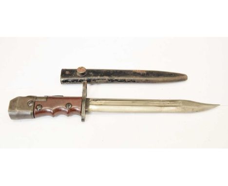 British No.7 combination knife bayonet, 21cm long clip point fullered steel blade stamped at the ricasso No.7 MK.1/L, with Pa